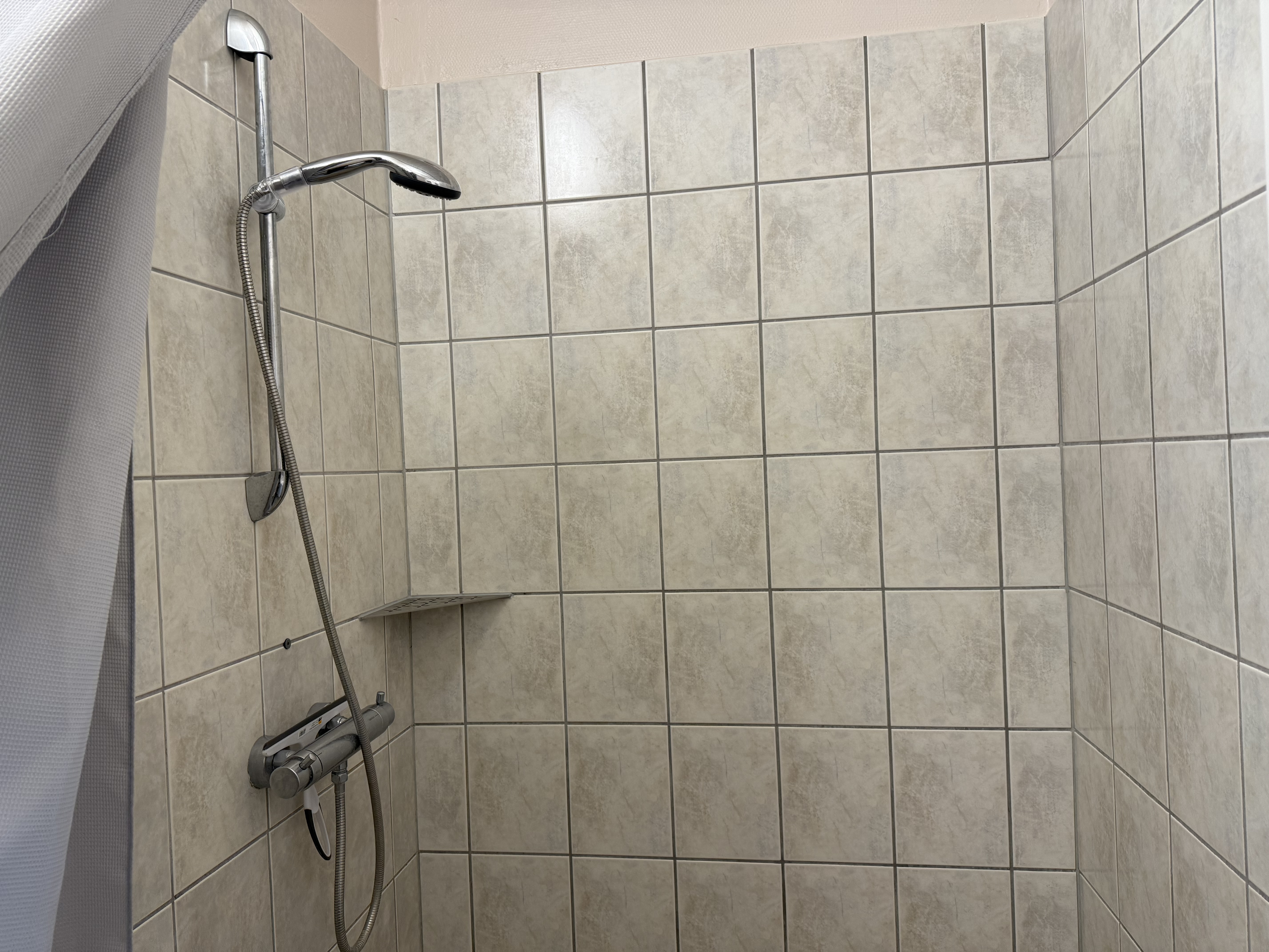 Senior Cabin bathroom 2